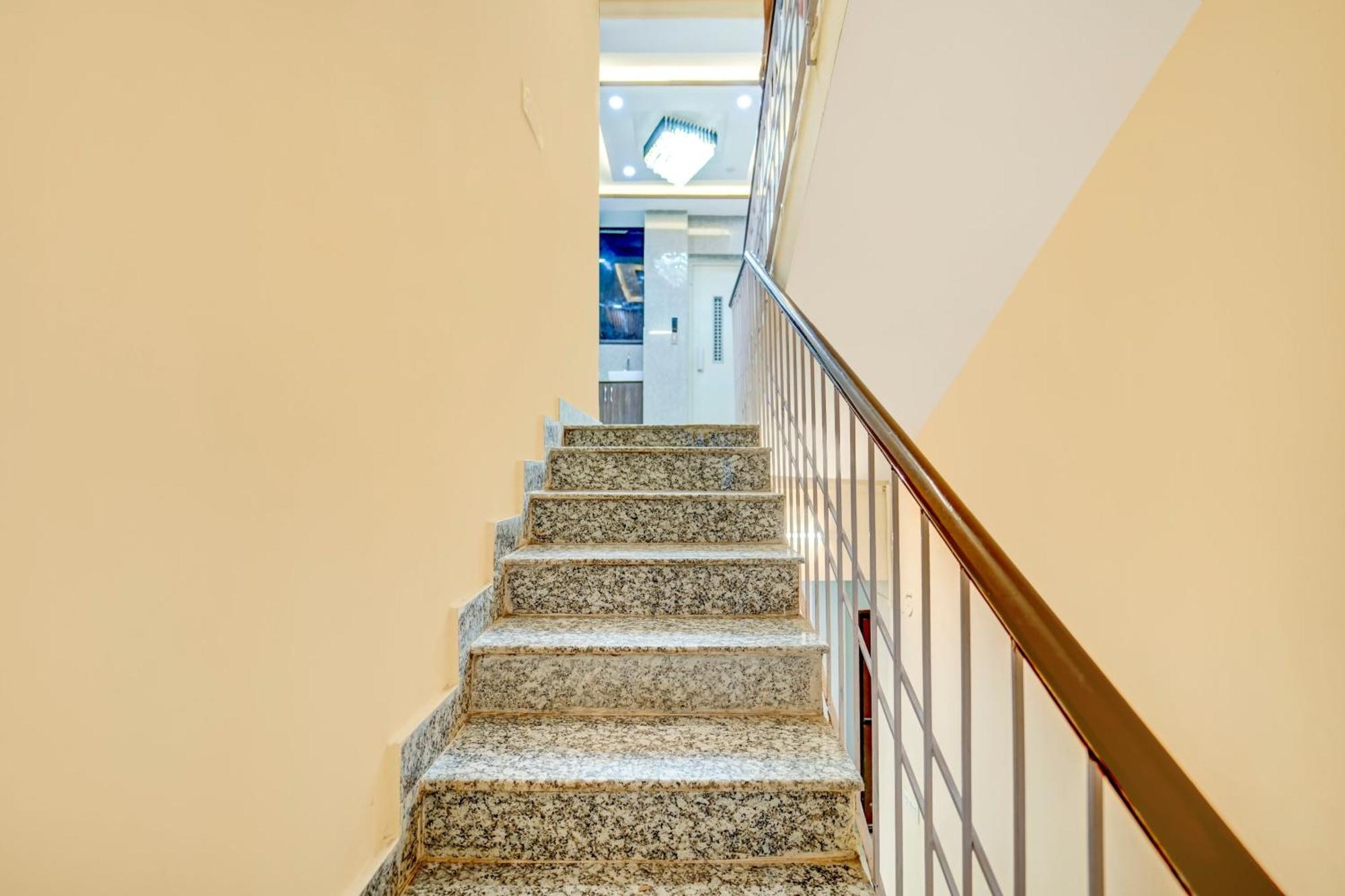 Super Townhouse Anisabad Near Mahavir Sansthan Khagaul 外观 照片